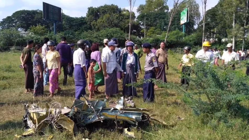 "Tần suất rơi máy bay cho thấy Myanmar đang gặp vấn đề với các khí tài quân sự do Trung Quốc sản xuất", U Ye Myo Hein, phó giám đốc Viện Nghiên cứu Chính trị ở Yangon nhận xét. Nguồn ảnh: Sina