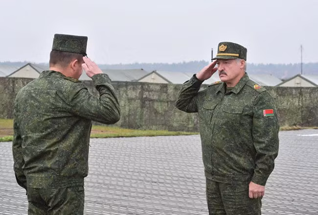 Đáng chú ý hơn, không chỉ hợp tác về quân sự với NATO, thời gian gần đây Belarus còn có xu hướng mở rộng quan hệ với Liên minh châu Âu - EU rất rõ ràng.