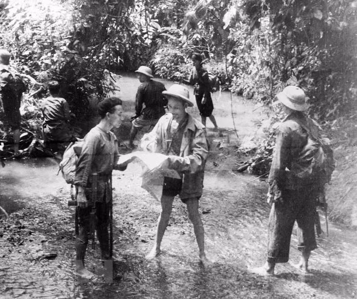 Chủ tịch Hồ Chí Minh trên đường ra mặt trận - Hình 3 Chu tich Ho Chi Minh tren duong ra mat tran-Hinh-3