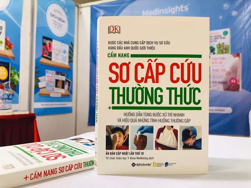 “Cẩm nang sơ cấp cứu thường thức”: Cuốn sách cần cho tất cả mọi nhà - Hình 3 “Cam nang so cap cuu thuong thuc”: Cuon sach can cho tat ca moi nha-Hinh-3