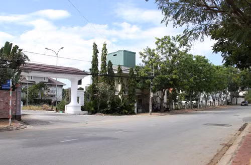 Hiện trường ngã 3 đường Nguyễn Văn Hưởng và đường vào khu dân cư Eden (phường Thảo Điền, quận 2), nơi xảy ra vụ án.