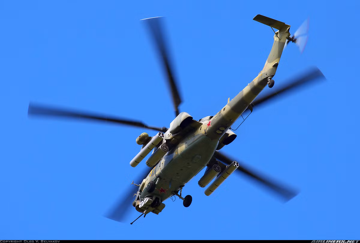 So với thế hệ Mi-28A/D, Mi-28N được cải tiến tốt hơn với hệ thống điện tử hiện đại, trang bị động cơ mới Klimov TV3-117VMA-SB3 công suất 2.500 mã lực/chiếc. Máy bay được trang bị cánh quạt chính 5 lá có thể chống được đạn 12,7-14,5mm và cánh quạt đuôi triệt tiêu mô men xoắn chữ “X” giảm đáng kể tiếng ồn khi hoạt động.