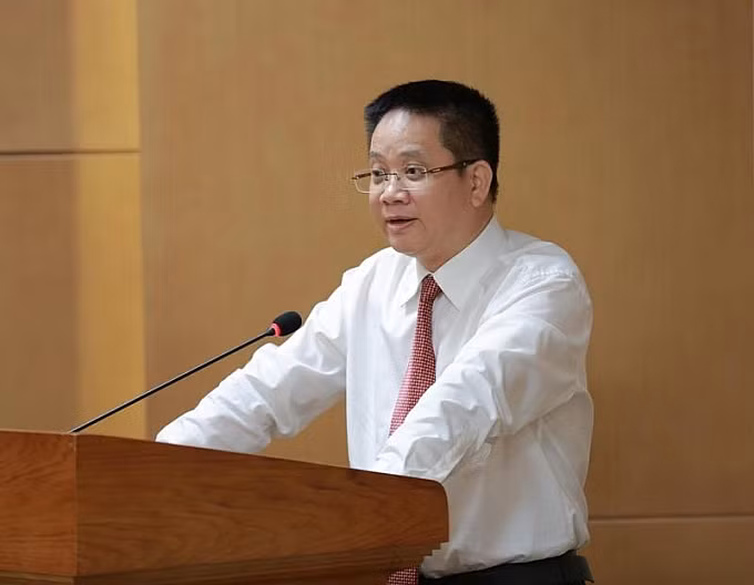 Trong quá trình làm việc cùng đoàn công tác, ông Nguyễn Việt Hùng – Phó Chánh Văn phòng Bộ GD-ĐT có biểu hiện mệt và ngay lập tức đã được đưa vào bệnh viện Đa khoa Tỉnh Bắc Kạn cấp cứu nhưng không qua khỏi. Ông Nguyễn Việt Hùng đã từ trần vào chiều 5/8.