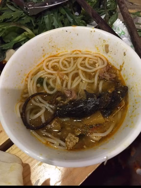 Tinh tiet moi dang ngo vu nha hang Lau cua 245 SG ban... chuot chet