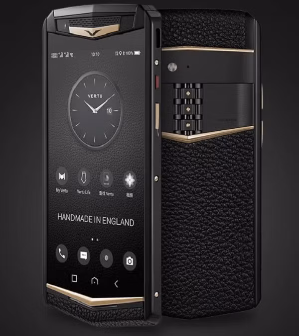 Không chỉ là chất liệu có độ cứng cao gấp đôi so với thép không gỉ, Titanium còn sở hữu trọng lượng nhẹ hơn mang đến sự tiện dụng cho chủ nhân.