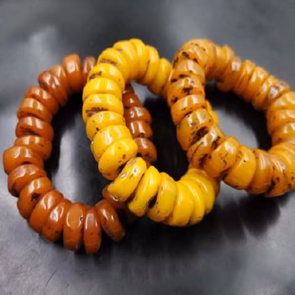 Đặc biệt, nó còn có những điểm khác biệt nữa là tương đối giòn, dễ vỡ. Nên trong quá trình sử dụng cần lưu ý cẩn thận hơn các loại khác.