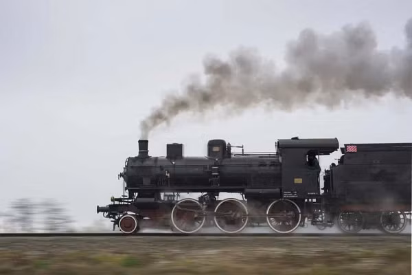 Năm 1985, các chuyên gia tìm thấy hai đầu máy xe lửa có niên đại từ đầu những năm 1850 ở ngoài khơi New Jersey, Mỹ. Đến nay, họ vẫn chưa tìm được lời giải thích thuyết phục cho hiện tượng này.