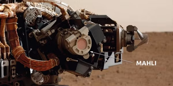 Theo Abigail Fraeman, nhà khoa học tham gia dự án Curiosity, những cấu trúc được nhìn thấy trước đó được tạo thành từ muối sulfate. Nghiên cứu cho thấy, ban đầu chúng được khảm trong đá, sau đó đá xói mòn theo thời gian. Trong khi đó, những cụm khoáng chất này dường như có khả năng chống mòn.