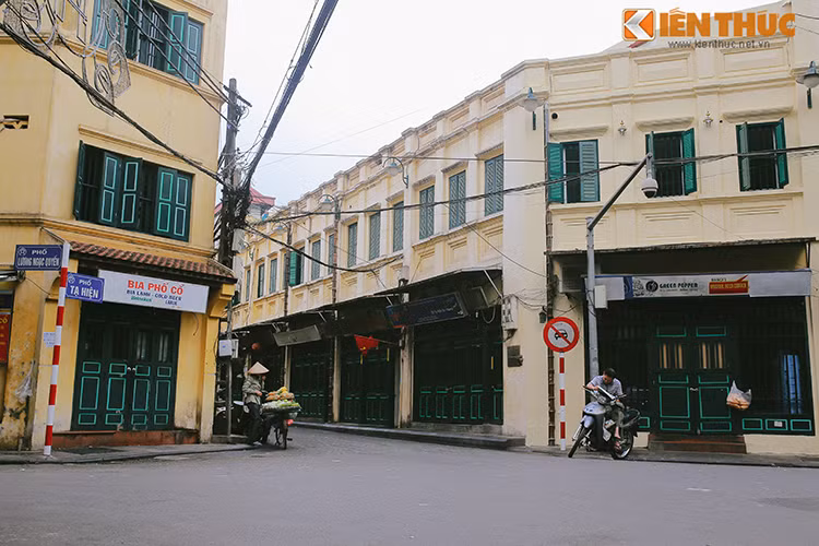 ... Phố Tạ Hiện...