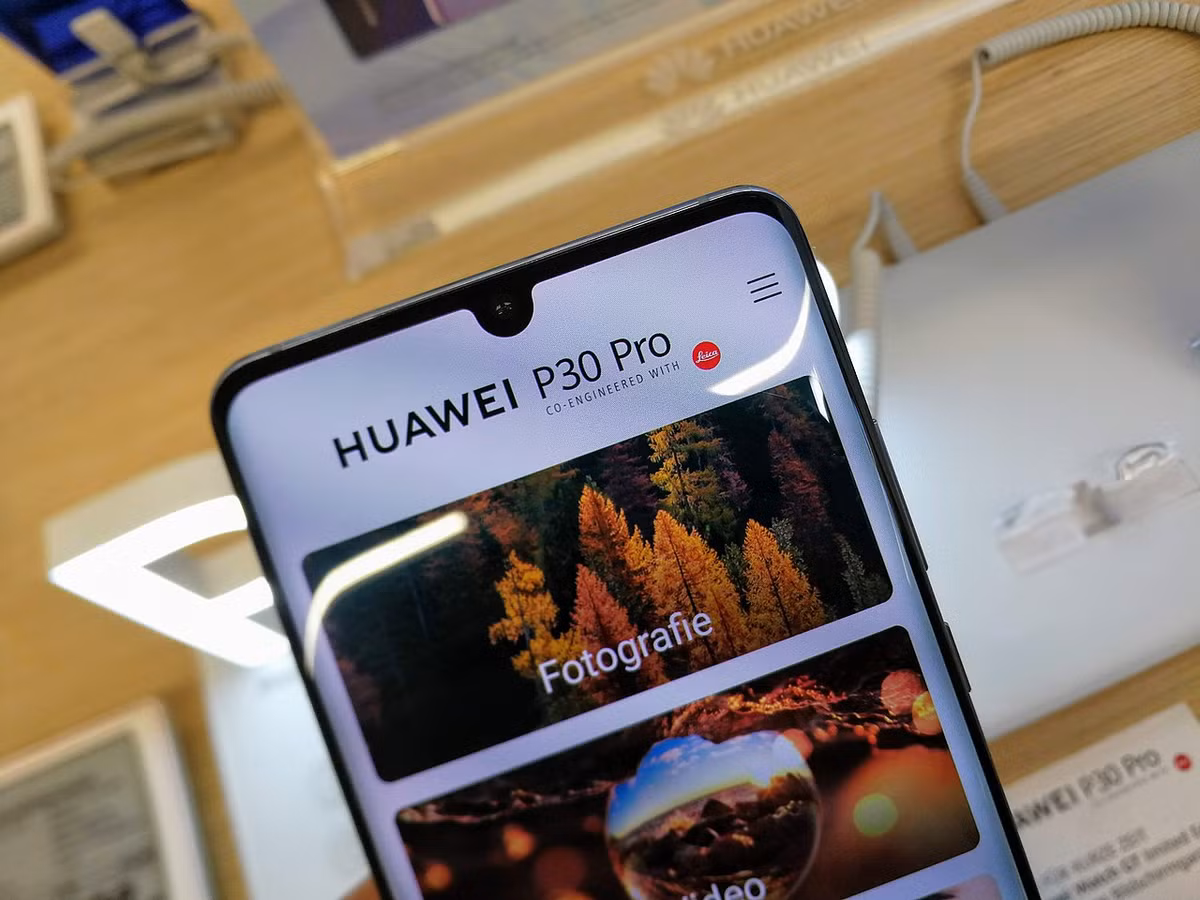 Bà Catherine Chen nhấn mạnh rằng hệ điều hành Hongmeng OS của Huawei không được thiết kế cho điện thoại thông minh và công ty có kế hoạch tiếp tục sử dụng nền tảng Android của Google cho các thiết bị của mình. Vậy là gần như chắc chắn, hy vọng của hãng điện thoại Huawei đã sáng sủa hơn rất nhiều.