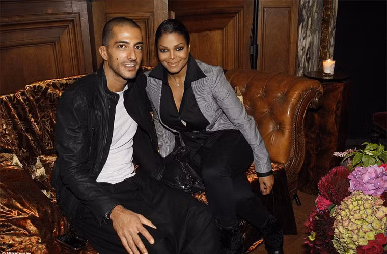 Janet Jackson và tỷ phú người Qatar, Wissam Al Mana, 41 tuổi, kết hôn bí mật vào năm 2012 nhưng mãi đến đầu năm 2013 họ mới báo tin vui.