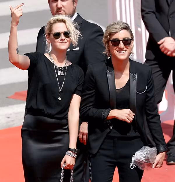 Kristen Stewart khong xau ho vi la nguoi luong tinh