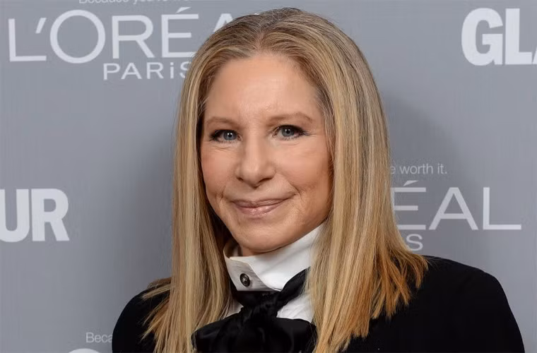 Nhiều người nhận xét chỉ cần cắt tóc ngắn đi là nữ danh ca Barbra Streisand sẽ biến thành đàn ông bởi nét mặt của bà quá nam tính.