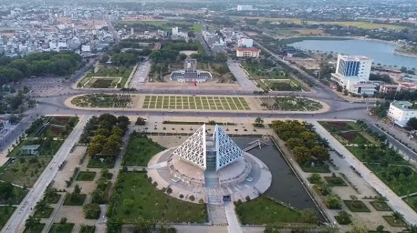 Ninh Thuan: Cong ty Thuan Phat va nhung goi thau “mot minh mot ngua”
