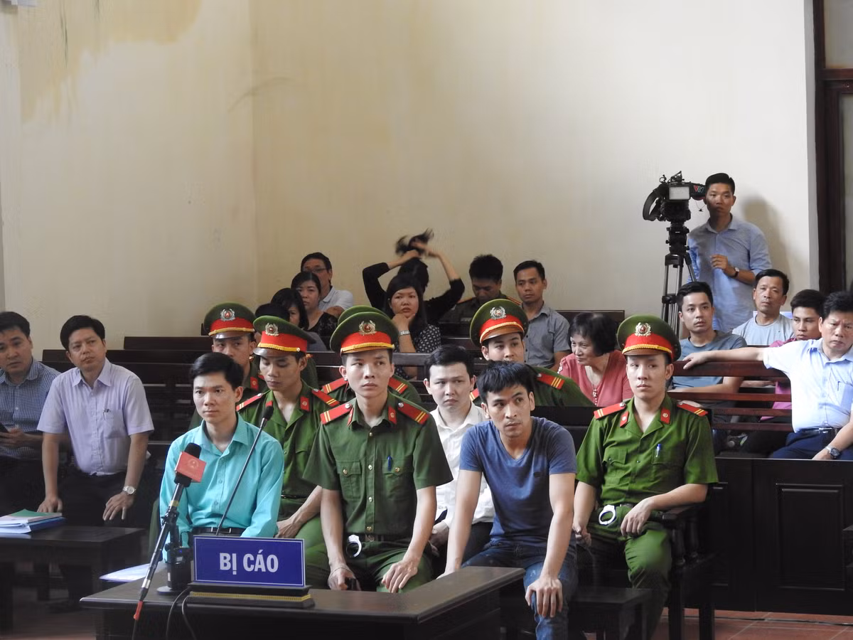 Phiên tòa xét xử bác sĩ Hoàng Công Lương.
