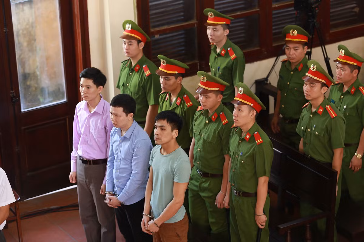 Các bị cáo tại phiên xét xử.