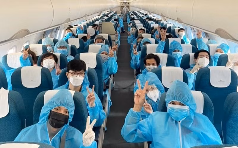 Tại cuộc họp báo cuối tháng 6/2022, lãnh đạo Cơ quan an ninh điều tra cho biết kết quả điều tra bước đầu đã chứng minh các bị can nhận hàng chục tỷ đồng và hàng trăm ngàn USD. Trước đó, người phát ngôn Bộ Công an cũng cho biết có gần 2.000 "chuyến bay giải cứu" người Việt từ nước ngoài về trong các đợt COVID-19 vừa qua, có chuyến bay sau khi trừ chi phí, lợi nhuận vài tỷ đồng. 