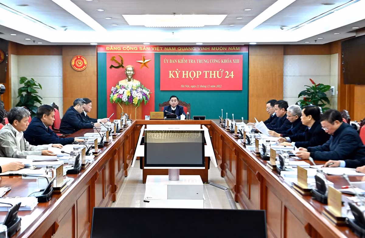 Tại kỳ họp 24, Ủy ban Kiểm tra Trung ương đã Khai trừ ra khỏi Đảng các ông: Nguyễn Hồng Hà - Tổng Lãnh sự Việt Nam tại Osaka, Nhật Bản; Lý Tiến Hùng - nguyên cán bộ Đại sứ quán Việt Nam tại Nga; Nguyễn Lê Ngọc Anh - cán bộ Đại sứ quán Việt Nam tại Malaysia; Vũ Ngọc Minh - nguyên cán bộ Đại sứ quán Việt Nam tại Angola.