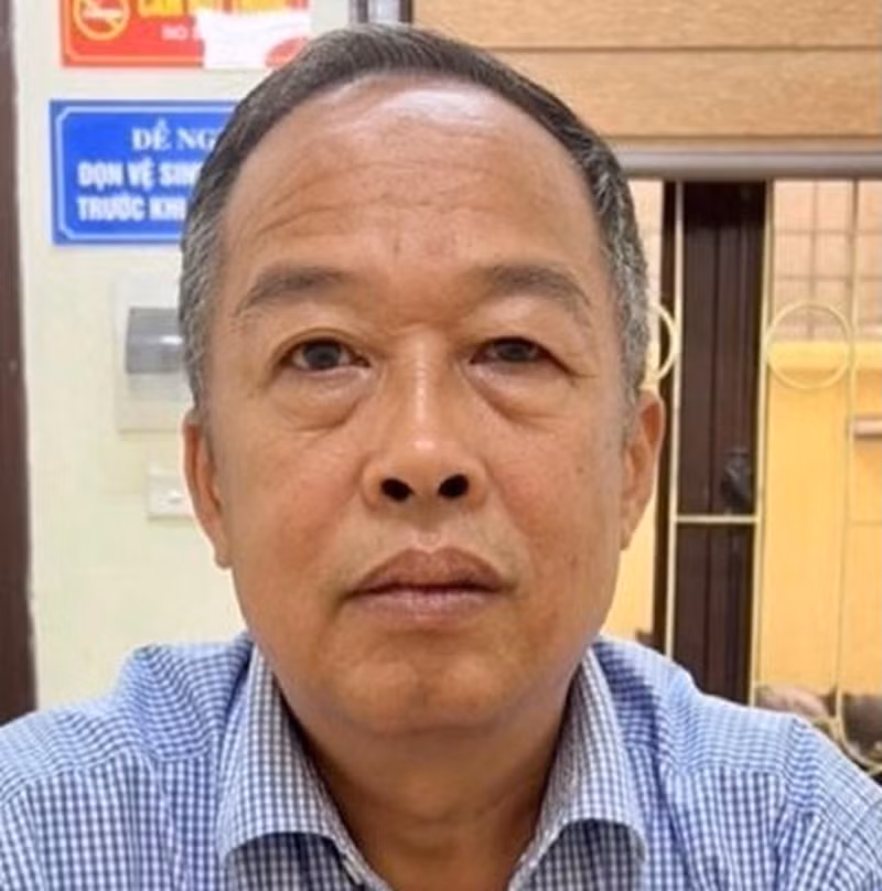 Tại Bộ Công an, 3 bị can bị khởi tố tội nhận hối lộ gồm: Trần Văn Dự - nguyên Phó Cục trưởng Cục Quản lý xuất nhập cảnh (Bộ Công an) bị khởi tố ngày 25/7;