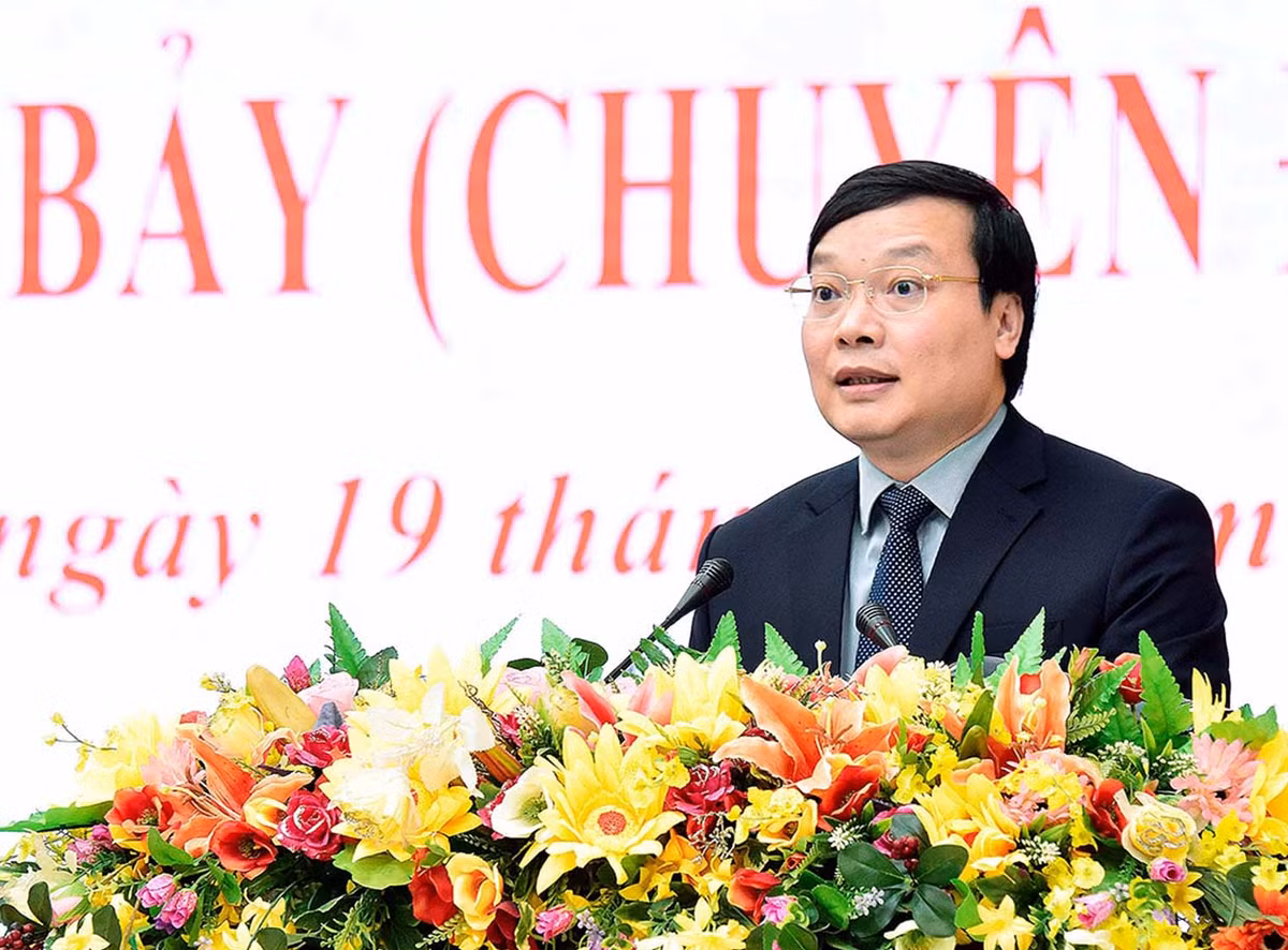  Chủ tịch UBND tỉnh Gia Lai Trương Hải Long: Ngày 19/9, tại kỳ họp thứ 7, nhiệm kỳ 2021-2026, HĐND tỉnh Gia Lai đã bầu ông Trương Hải Long - phó bí thư Tỉnh ủy - giữ chức vụ chủ tịch UBND tỉnh Gia Lai.