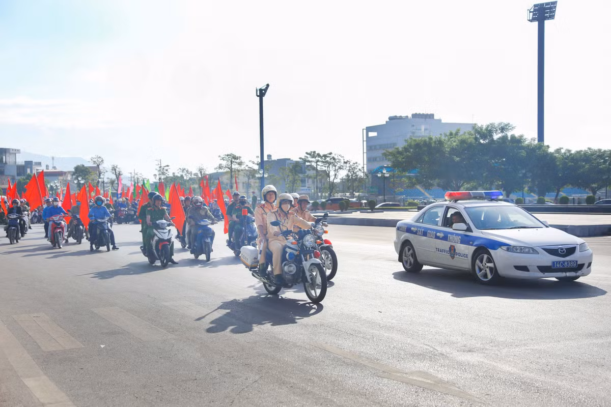 Đại tá Đinh Văn Nơi được tặng Huân chương Chiến công hạng Nhì - Hình 4 Dai ta Dinh Van Noi duoc tang Huan chuong Chien cong hang Nhi-Hinh-4