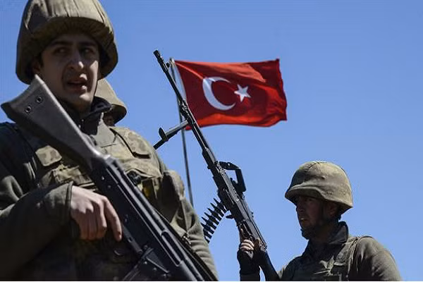 Tho Nhi Ky bat ngo phao kich du doi, nhieu binh si Syria thiet mang