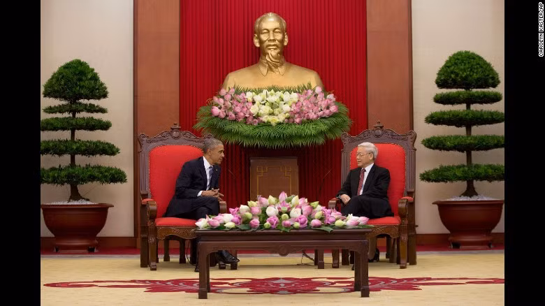 Khoảng 16h30 chiều 23/5, sau khi làm việc với Thủ tướng Nguyễn Xuân Phúc tại Văn phòng Chính Phủ, Tổng thống Mỹ Barack Obama đã có cuộc hội kiến với Tổng Bí thư Nguyễn Phú Trọng. Ảnh: CNN.