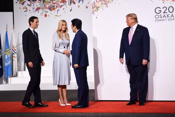 Năm 2019, con gái và con rể kiêm cố vấn của ông Trump là Ivanka và Jared trở thành những nhân vật nổi bật trong nhiều sự kiện chính thức của Nhà Trắng và tại các hội nghị quốc tế. Ảnh chụp vợ chồng Ivanka tham dự Hội nghị thượng đỉnh G20 tại Nhật Bản tháng 6/2019.