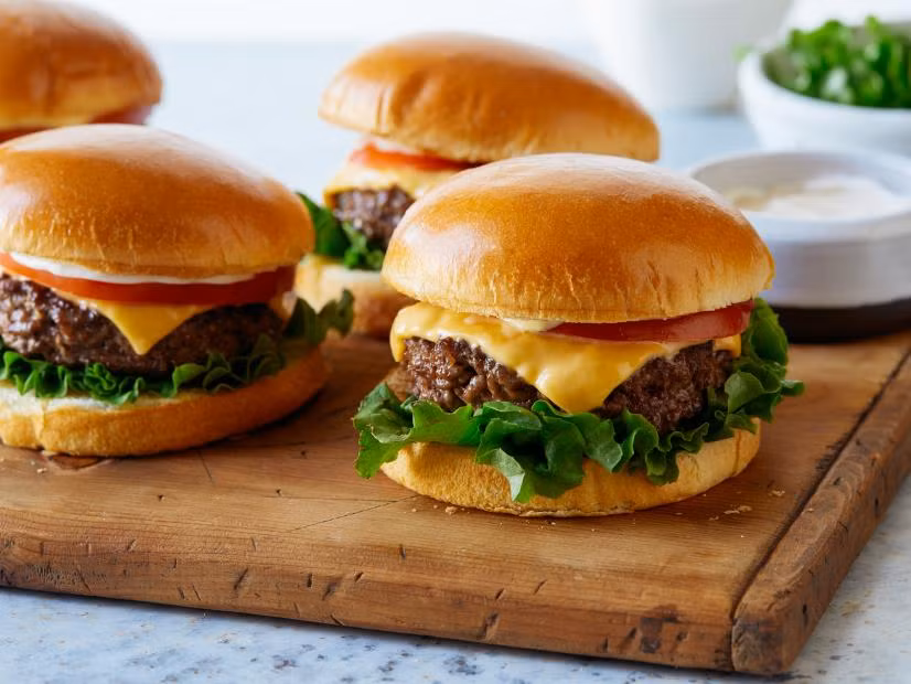 Bánh Hamburger có tên bắt nguồn từ thành phố Hamburg của Đức. Ảnh: FN. Mời độc giả xem thêm video: Nền y tế Venezuela khủng hoảng vì bác sĩ rời bỏ đất nước (Nguồn video: VTC14)