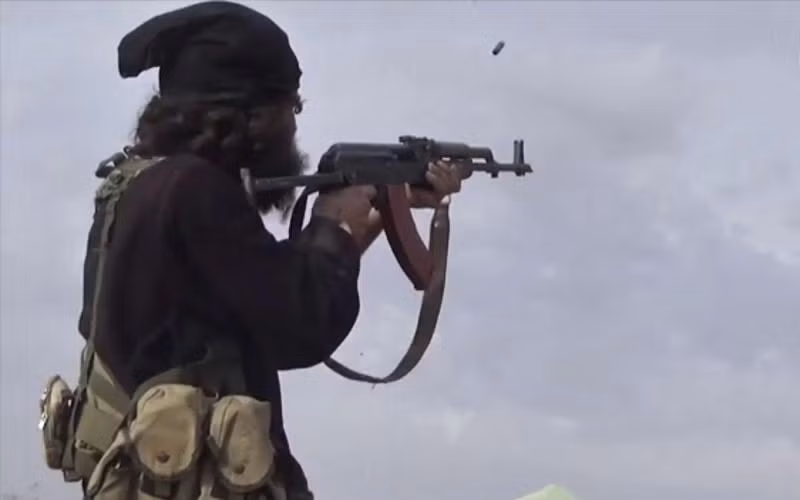 "Các tay súng IS đã tấn công căn cứ của lực lượng chính phủ Syria ở khu Badiya Al-Sukhnah, sát hại hai binh sĩ và làm nhiều người khác bị thương", một nguồn tin chiến trường cho hay. Ảnh: AW.