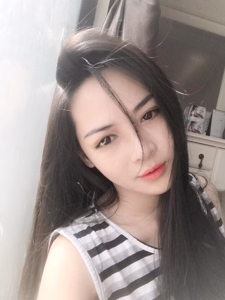 Hot girl Nam Định nhấn mạnh: "Với những người như Quỳnh, việc phẫu thuật thẩm mỹ không xấu. Quỳnh không mong muốn phẫu thuật quá nhiều hay lạm dụng. Với những người có khuyết điểm, mong muốn có một gương mặt xinh để tự tin hơn trong cuộc sống thì thẩm mỹ không có gì là xấu." Tuy nhiên, Quỳnh thừa nhận, để có được một gương mặt hoàn hảo thì tốn kém rất nhiều, hơn thế phẫu thuật đôi khi cũng là hên xui.