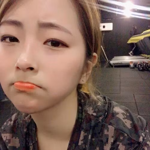 Không quá khó hiểu khi quân đội Hàn Quốc quyết định để cô gái trẻ này là gương mặt mới của ngành.
