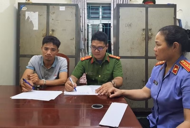 Gây án xong, Thế lấy tấm bạt phủ lên thi thể nạn nhân rồi lục soát đồ đạc và bỏ đi. Do số tài sản chị Páo cầm theo ít nên đối tượng đã vứt trên đường. Số tài sản này sau đó công an đã thu giữ được theo chỉ dẫn của Thế. Dù đã nghĩ ra đủ trăm phương, ngàn kế tạo chứng cứ ngoại phạm sau khi gây án, tuy nhiên cuối cùng gã xe ôm "bệnh hoạn" đã phải tra tay vào còng, chịu sự trừng phạt của pháp luật về hành vi tàn ác của mình. 