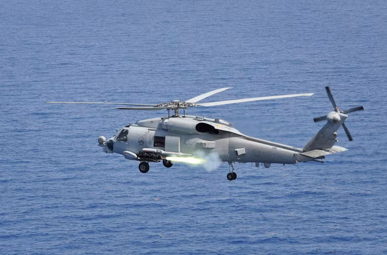 MH-60R đạt tầm bay lên tới 834km, trần bay 3,5km, tốc độ bay tối đa 270km/h.