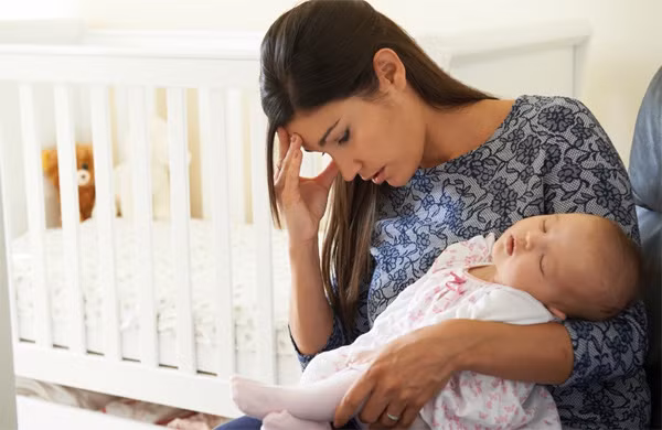 Ngoài ra, bệnh nhân còn có các triệu chứng tâm lý khác như: Tâm trạng buồn bã; giảm hứng thú hoạt động; cảm thấy vô dụng hay tội lỗi; suy nghĩ, hành động, phản ứng chậm; mệt mỏi, thiếu sinh lực…