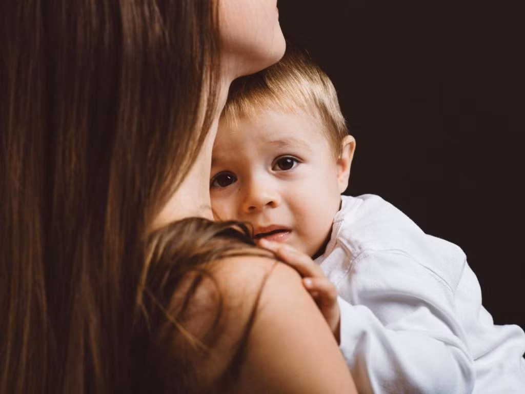  Cảm giác bị ám ảnh Bà mẹ bị trầm cảm hay bị ám ảnh, có thể về một người, một tình huống hay một hoạt động cụ thể nào đó. Vài người có thể trở nên sợ hãi và tin rằng mình là mối nguy hại cho các thành viên trong gia đình, đặc biệt là đứa trẻ.