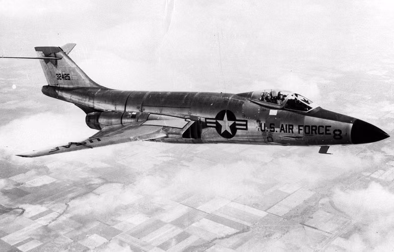 Được thai nghén từ sau khi Chiến tranh Thế giới thứ hai kết thúc, chiến đấu cơ McDonnell F-101 Voodoo hay còn gọi vắn tắt là F-101 Voodoo là một trong những phi cơ nguy hiểm bậc nhất của Mỹ xuất hiện trong Chiến tranh Việt Nam. Nguồn ảnh: Wiki.