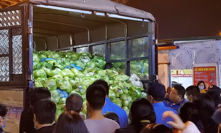 Hoạt động “giải cứu” nông sản được cư dân nơi đây kết hợp với tỉnh đoàn Hải Dương thực hiện, nhằm hỗ trợ giải quyết khó khăn trước tình trạng nông sản bà con dư thừa do ảnh hưởng dịch COVID-19.