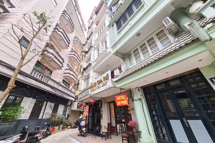 Ha Noi: Loat khach san sang chanh o pho co giam gia, dong cua, rao ban sau Tet