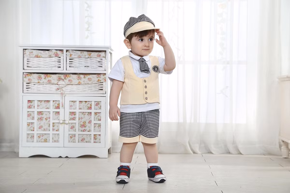 Một điều các mẹ thường bỏ qua đó là những chiếc mũ dành cho các bé. Lựa được một chiếc mũ phù hợp sẽ tạo thành điểm nhấn trong bộ trang phục của các bé.