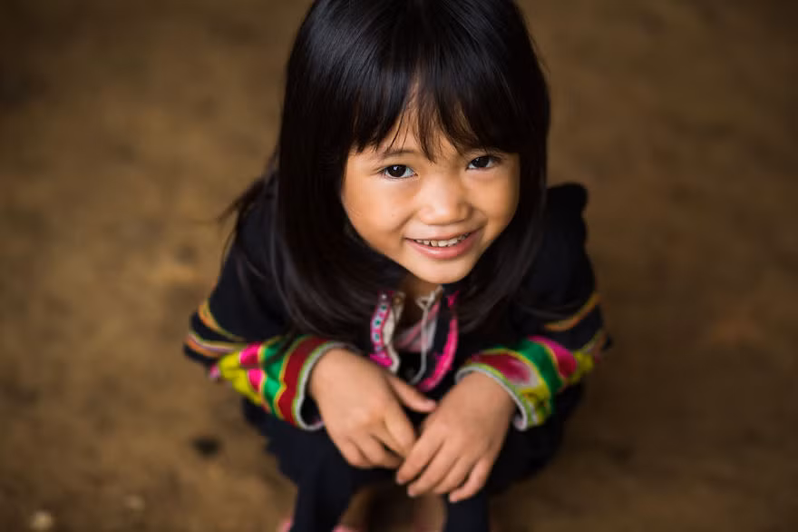 Nụ cười hồn nhiên của một cô bé ở Hà Giang. Ảnh: Bored.