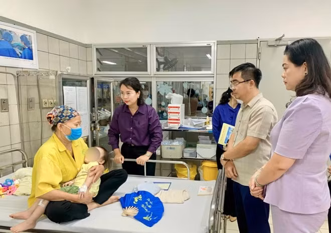 Bi thu quan Thanh Xuan noi gi ve trach nhiem trong vu chay chung cu mini