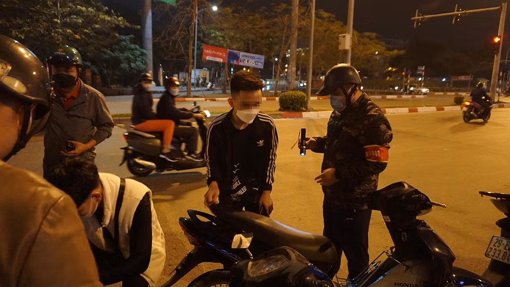 Cánh sát hóa trang có được xử phạt giao thông? Canh sat hoa trang co duoc xu phat giao thong?