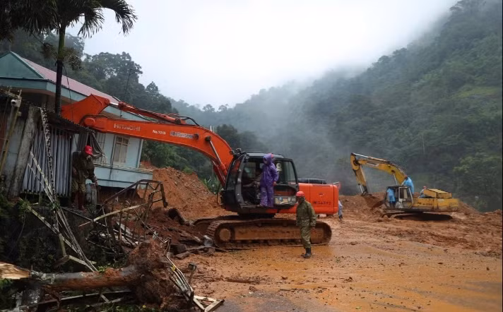 Bo GTVT chi dao khan ung pho mua lu, sat lo dat tai Tay Nguyen, Trung Bo