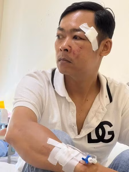 Điều tra vụ việc người đàn ông bị hành hung khi vừa rời trụ sở Tòa án - Hình 2 Dieu tra vu viec nguoi dan ong bi hanh hung khi vua roi tru so Toa an-Hinh-2