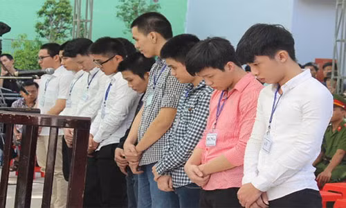 Nhom 9x chem nguoi o UBND phuong linh an