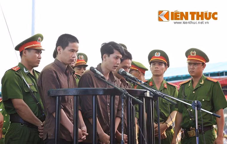 Được toà cho nói lời sau cùng, Nguyễn Hải Dương gửi lời xin lỗi gia đình các nạn nhân và xin giảm án cho Vũ Văn Tiến.