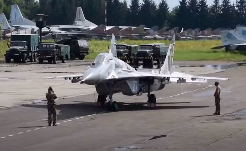 Liên Xô đã trang bị vũ khí cho MiG-29 vào năm 1982, dòng máy bay này được tích cực xuất khẩu sang các nước khác, vào thời đó đây là một trong những chiến đấu cơ hàng đầu thế giới.