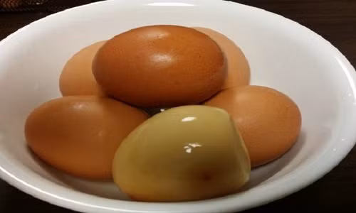 Nha giau Viet tranh nhau mua trung ga Han Quoc sieu dat ve tam bo