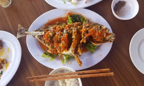 1,2 kg ca chim, nha hang “chem” khach gia 600.000 dong